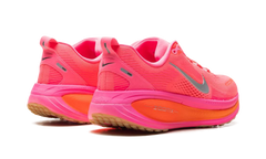 Vomero 18 WMNS "Digital Pink Hyper Orange" HM6804 602
