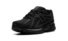 1906R "Triple Black" U1906RJB