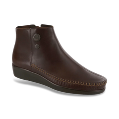 Women's Jade Boot in Walnut